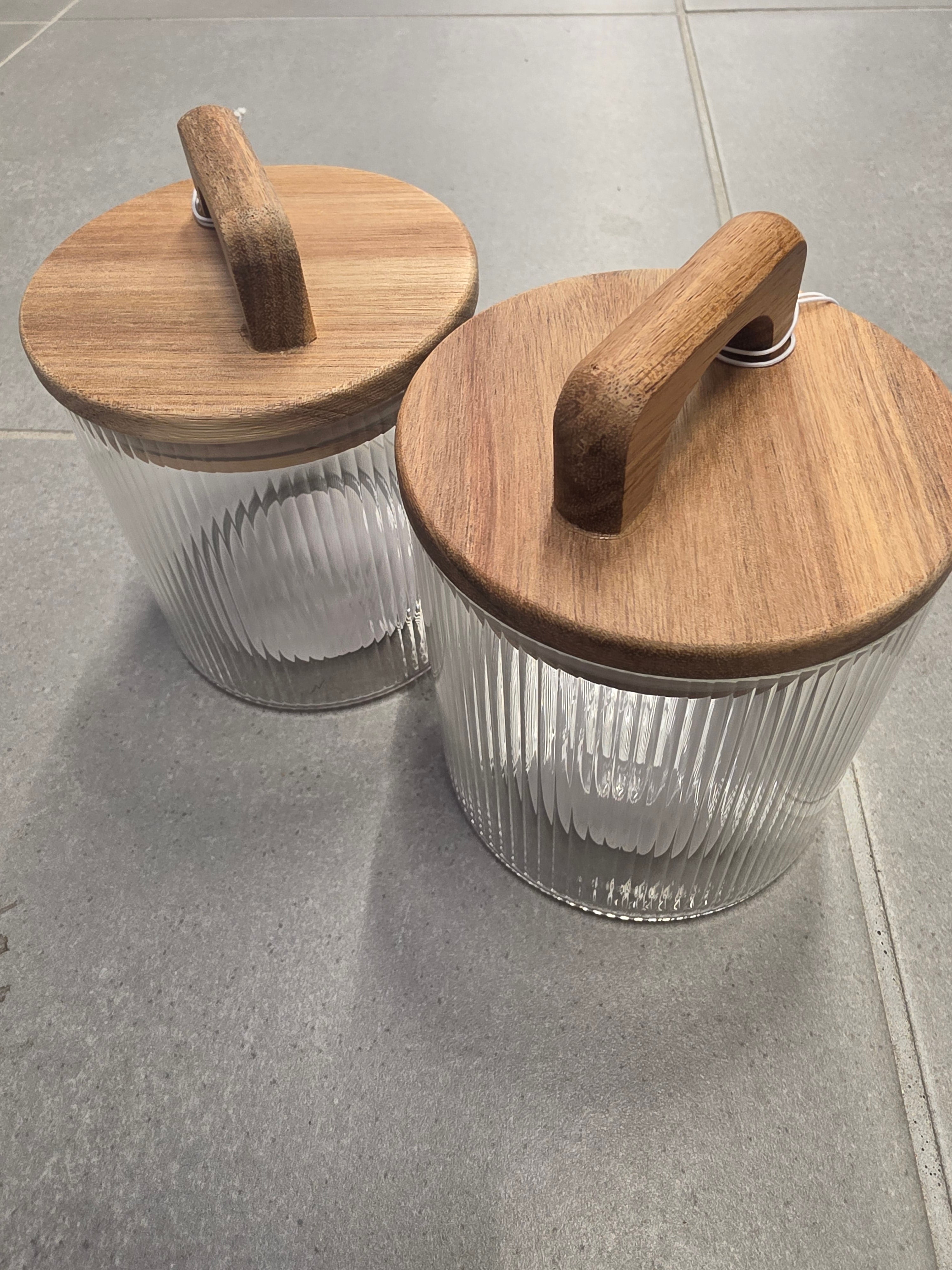 Set of 2 Glass Storage Jars 600ml with Acacia Lid