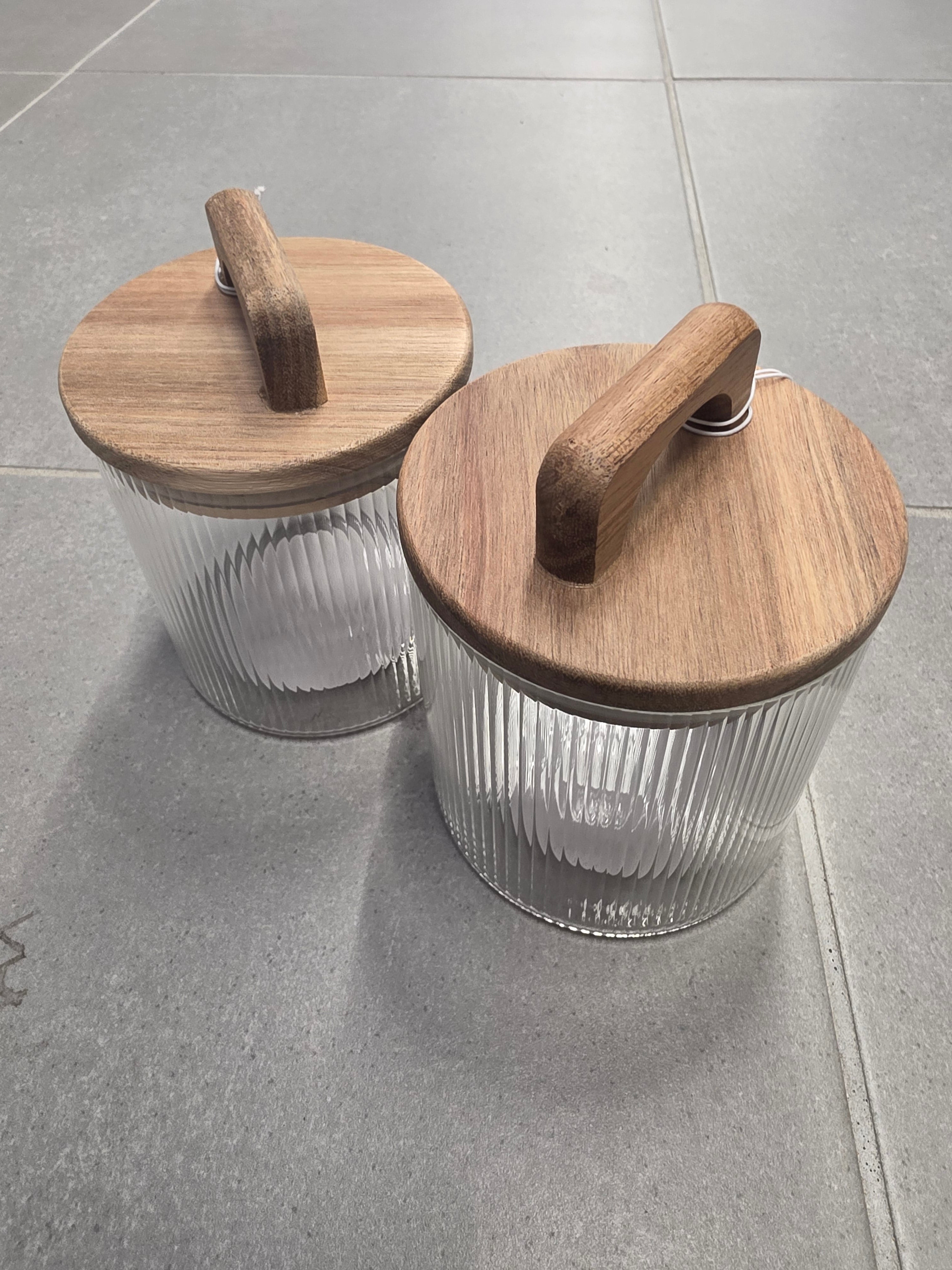 Set of 2 Glass Storage Jars 600ml with Acacia Lid
